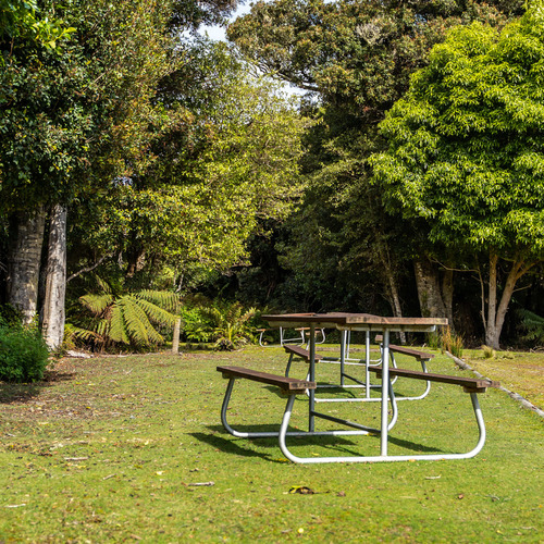 Picnic table at Cathedral Caves, Catlins